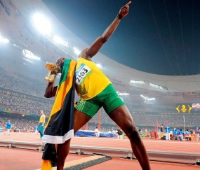 开云体育下载-阿尔瓦雷斯爆发点燃全场，皇马四球狂胜拉齐奥展现欧冠统治力