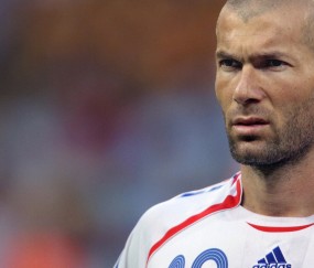 开云APP-德甲争冠夜，苏亚雷斯一手掌控比赛走势，导演逆转传奇