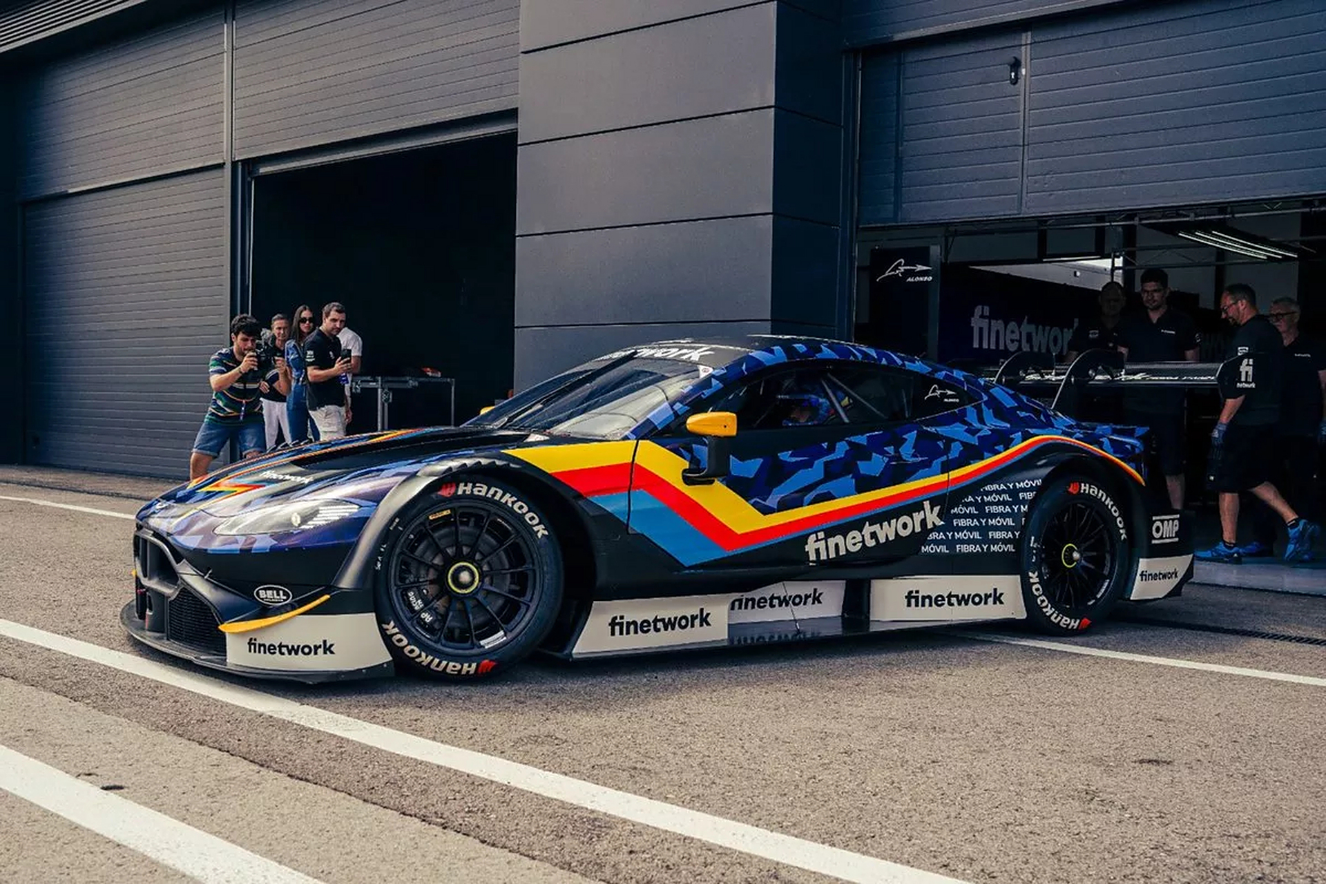 阿斯顿马丁碾压哈斯车队,阿隆索状态火热 阿斯顿马丁碾压哈斯车队,阿隆索状态火热