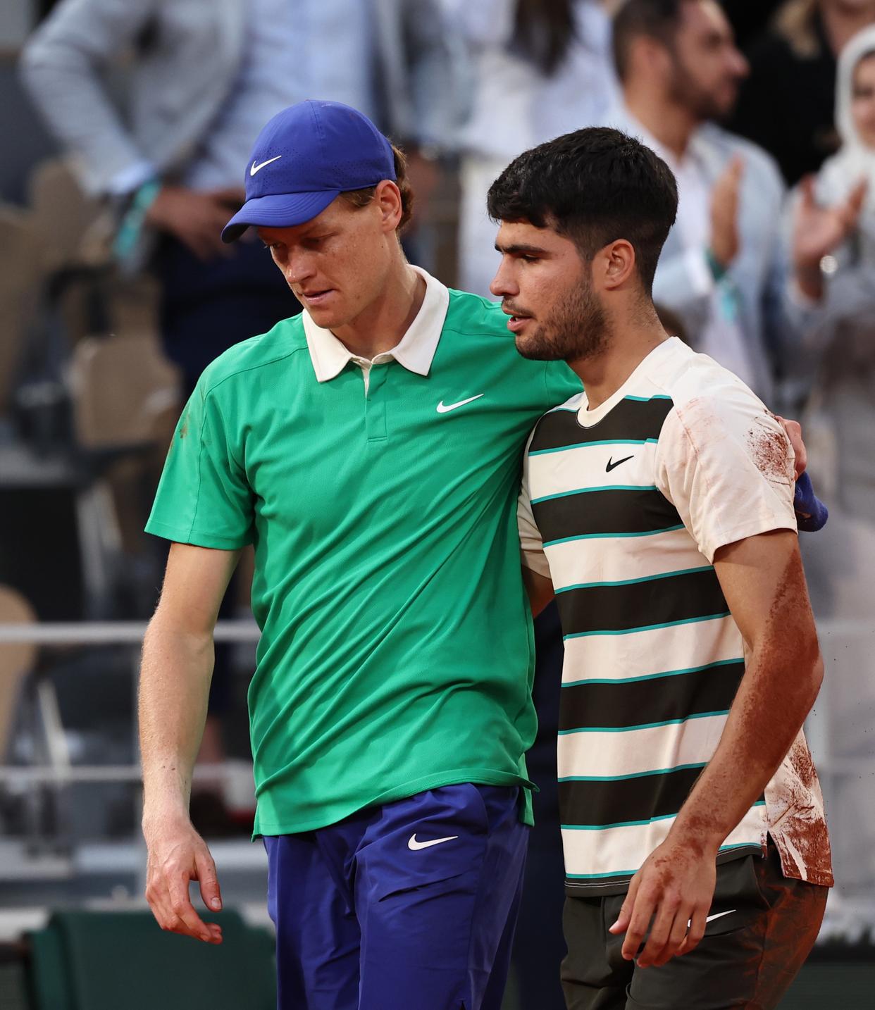 法国网球队爆冷西班牙网球队，克耶高斯制霸全场