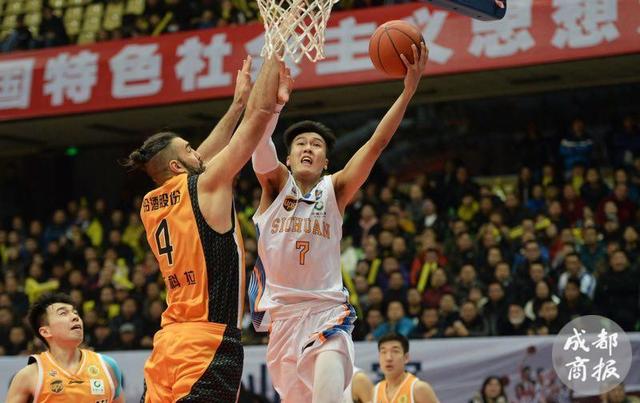 福建轻松击败四川，取得连胜