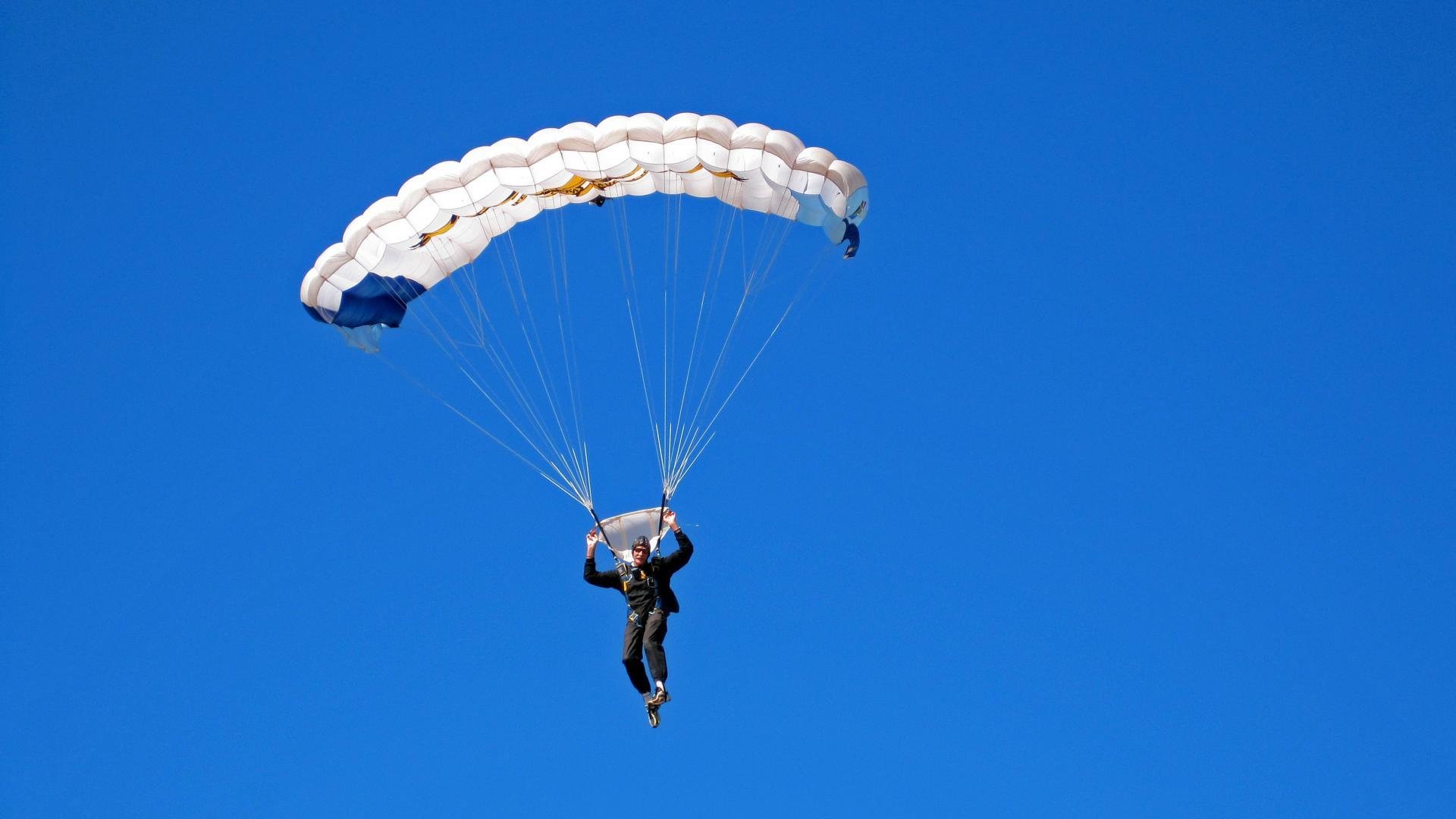 逆转之夜，布克在重压下绽放，马刺绝境翻盘北京队