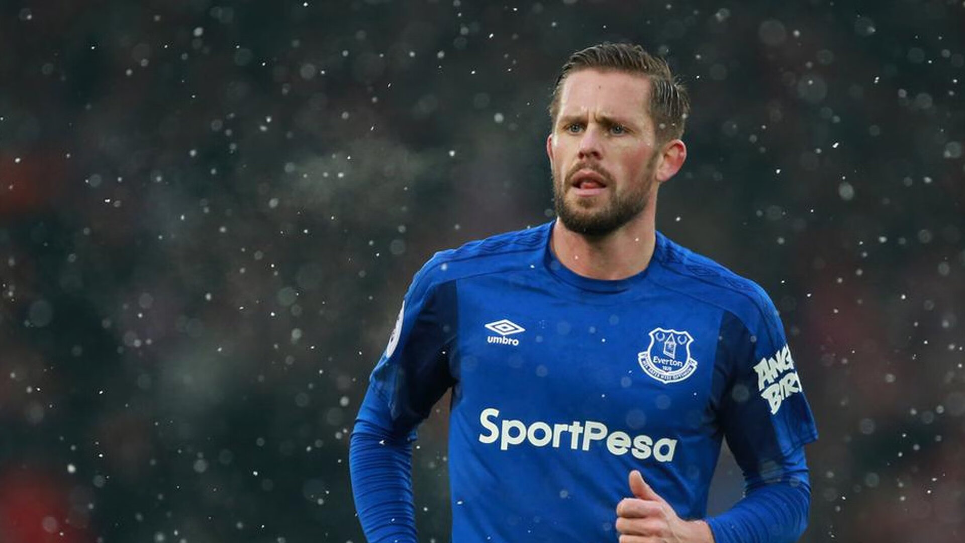 绿茵场上的独行侠,欧冠淘汰赛焦点战中的新疆精神启示